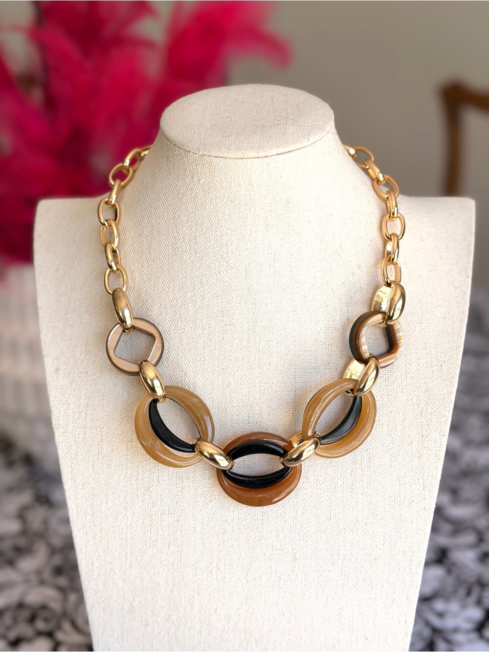 Ann Taylor Factory Chunky Gold Tone Acrylic Link Statement Necklace